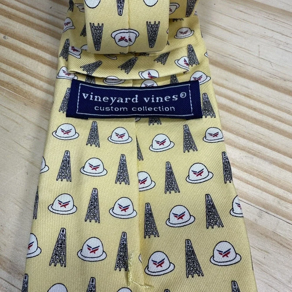 VINEYARD VINES Silk Men's Tie Custom Collection Necktie American Energy Partners